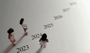 女性と年代を表した画像
